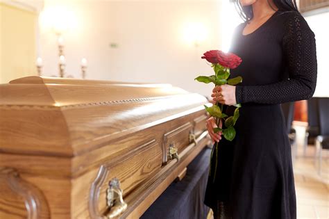 Dear Annie: How do I stop running and face my mom’s death .